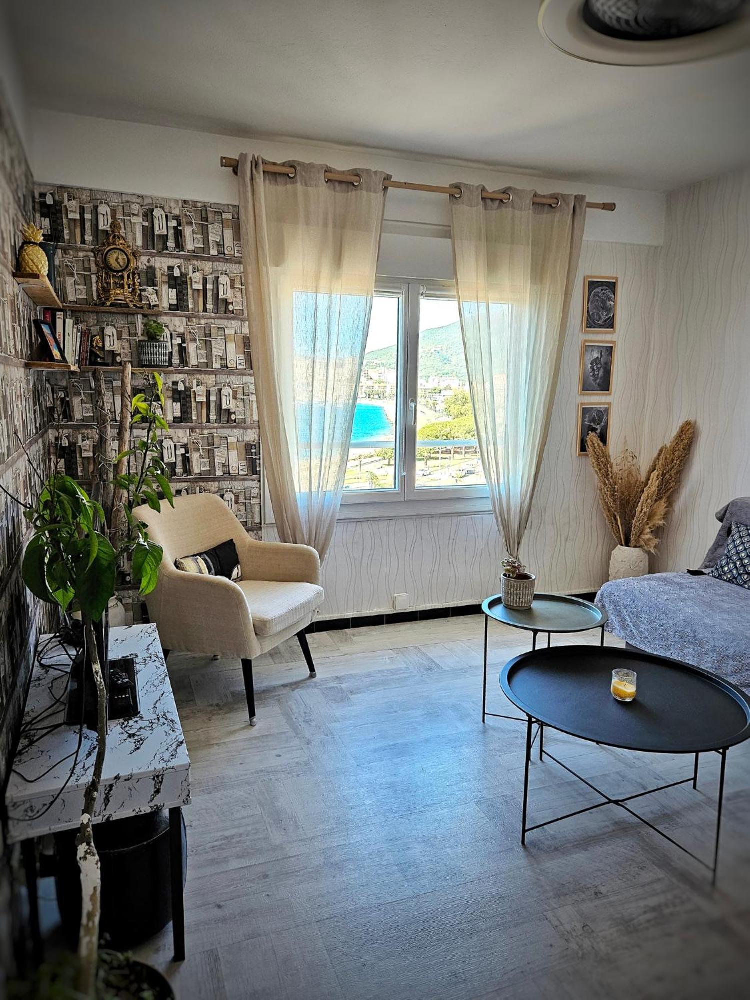 Entier, Climatise, Vue Ajaccio (Corsica)